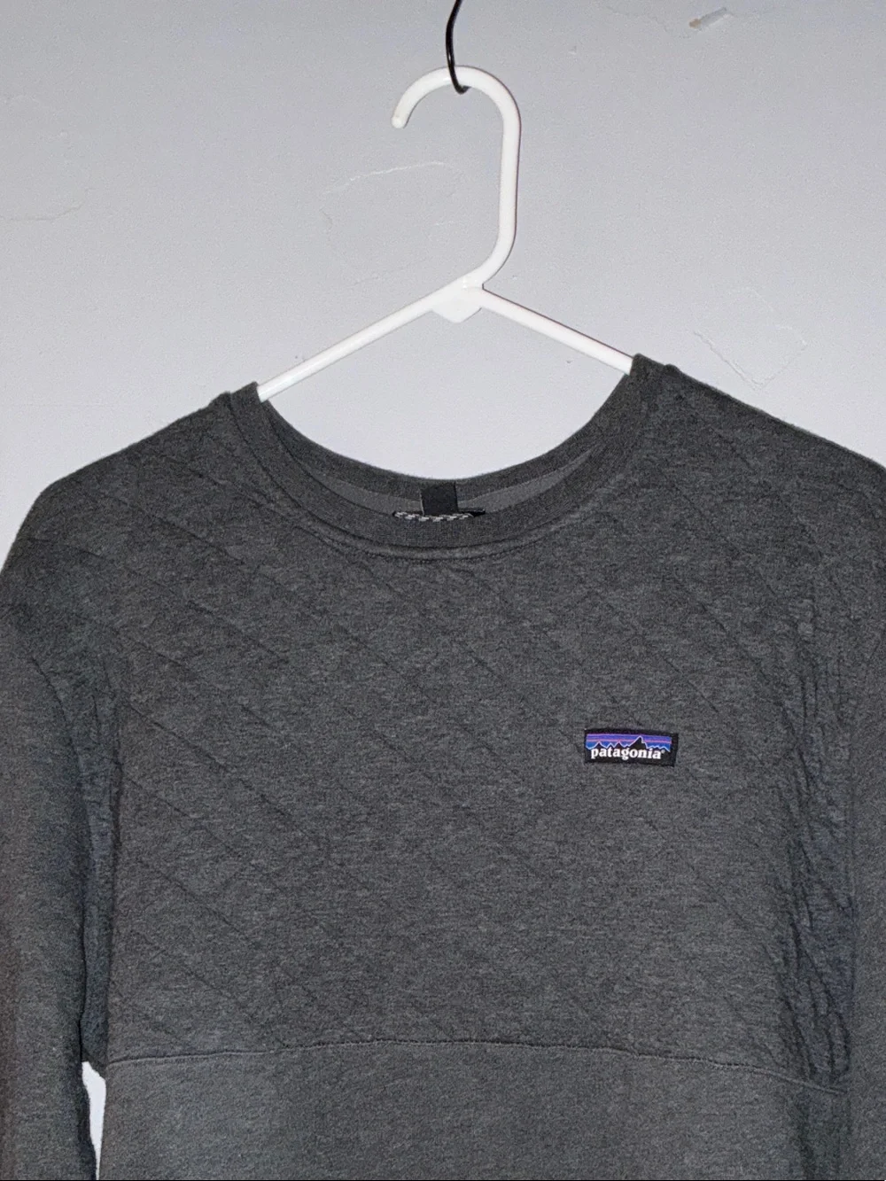 Patagonia Women’s Black Pullover Crew Sweatshirt - Picture 15 of 16